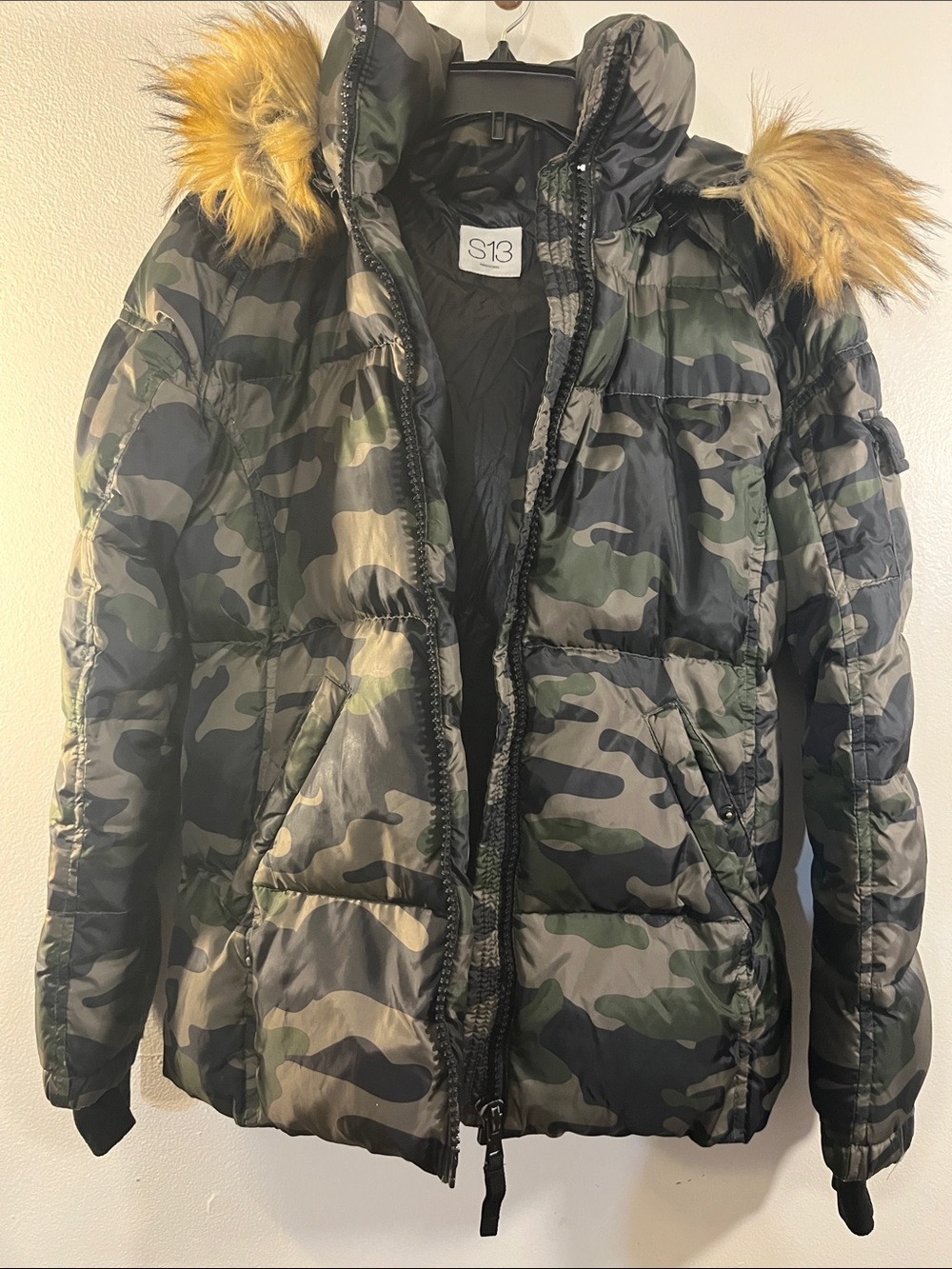 S13 Women's Camouflage Puffer Jacket with Faux Fur Hood
